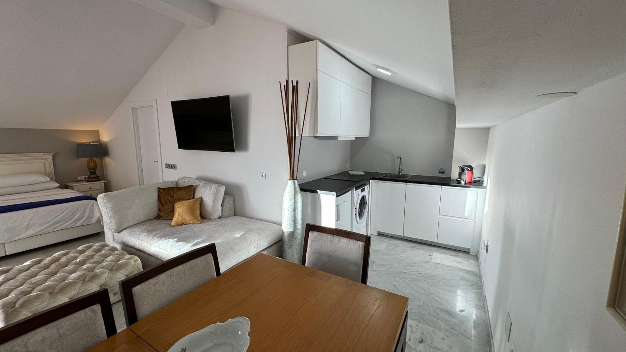 Apartemen Banus Hause