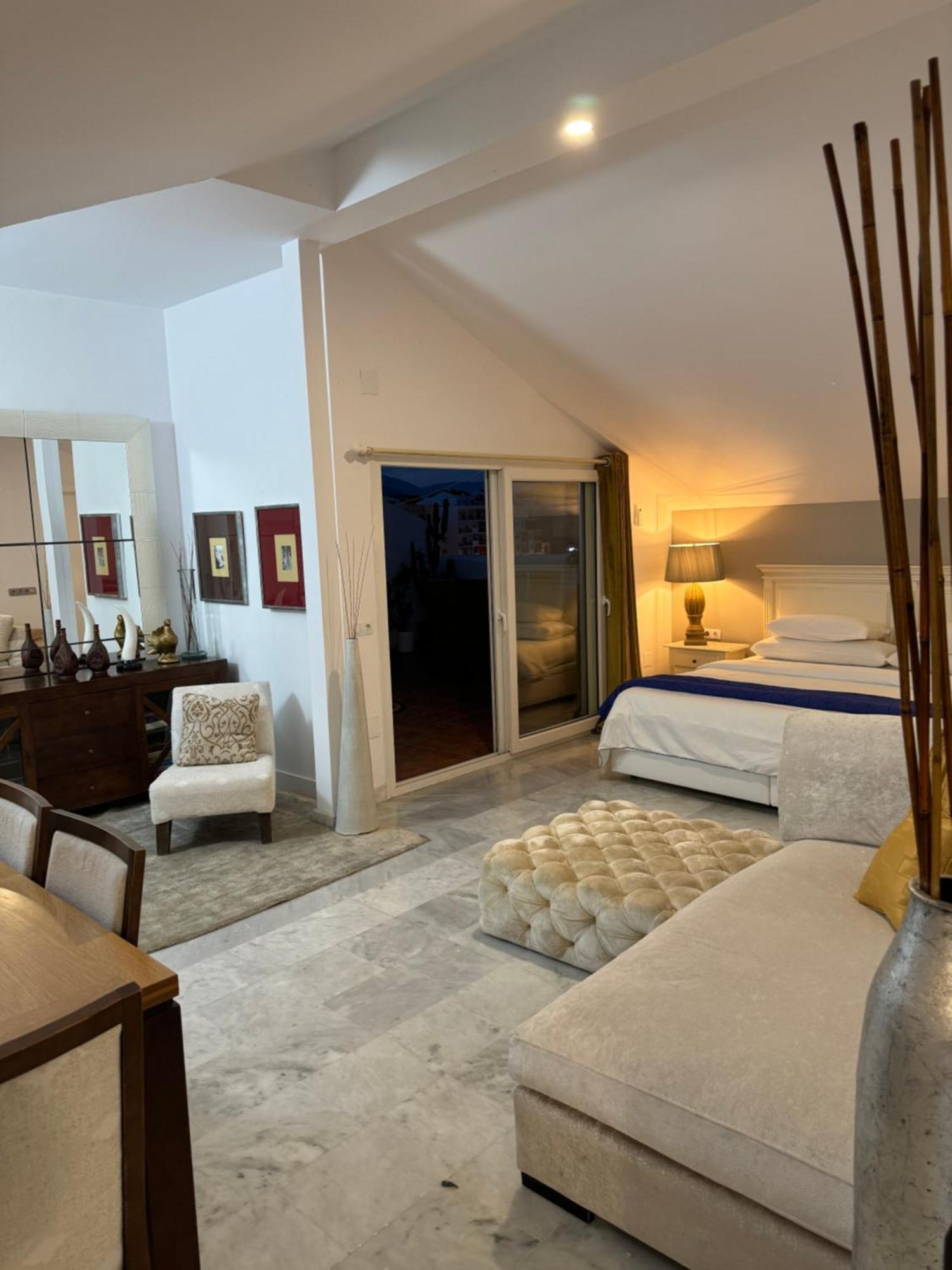 Banus Hause Apartemen *